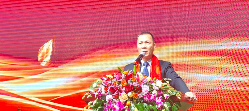 赵晓斌主持会议（修）网.jpg