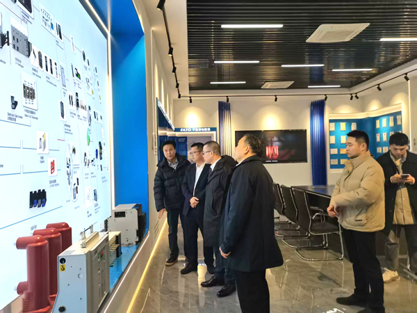 1738907653121021.jpg 观赏展厅修网.jpg