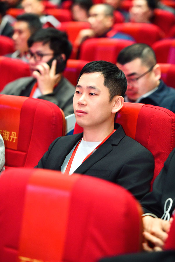李品江2(修）网.jpg